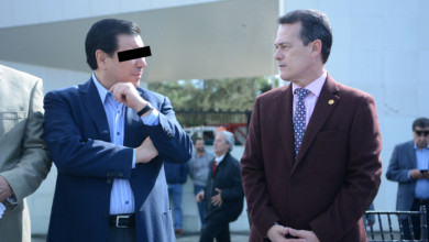 Gerardo Sosa Castelán y el rector Pontigo.