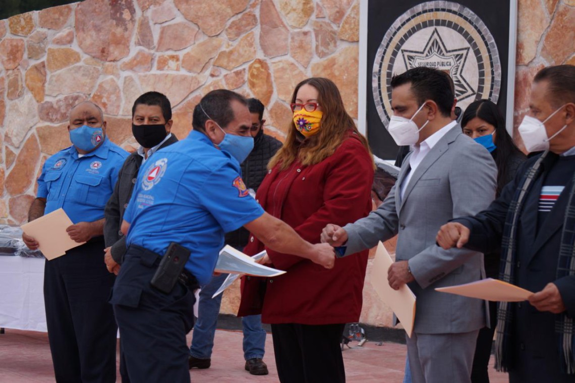 Tania Meza entregó reconocimientos en día Nacional de Protección Civil