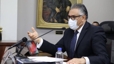 procurador Raúl Arroyo en comparecencia