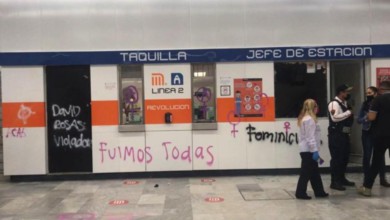 Encapuchadas hicieron pintas del Metro Revolución/Foto tomada de Twitter