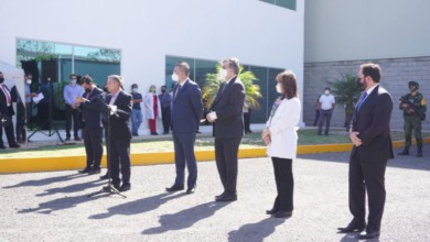 Banderazo de salida del primer lote de vacunas Cansino envasadas en México