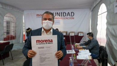 Raúl Morón Orozco durante su registro como aspirante a la candidatura de Morena a la gubernatura de Michoacán, el pasado 5 de diciembre. Foto tomada del Twitter de @raulmoronO