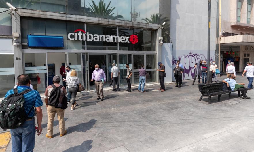La Asociación de Bancos de México informó que este jueves 1 y viernes 2 de abril las sucursales bancarias permanecerán cerradas al tratarse de días feriados. Foto Pablo Ramos / Archivo