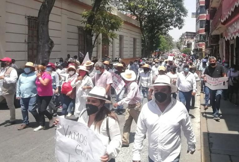 Partidarios de Félix Salgado Macedonio llegaron a Chilpancingo procedentes de varios puntos de Guerrero, el 31 de marzo de 2021. Foto Sergio Ocampo