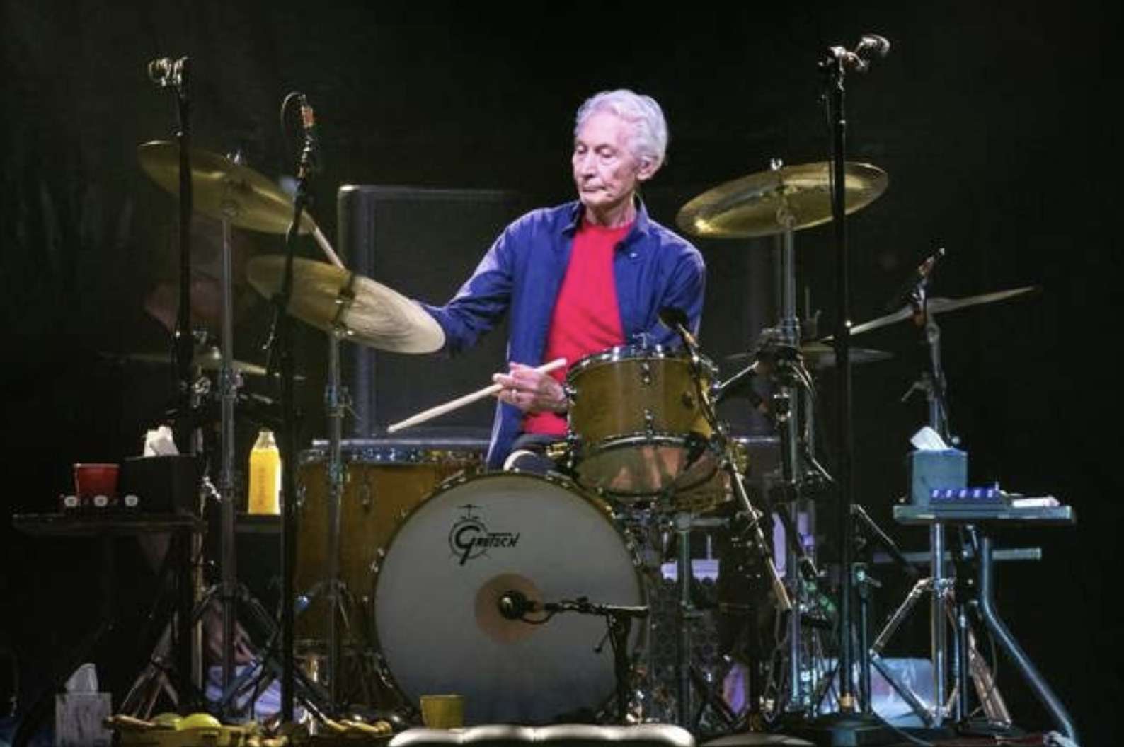 El baterista de los Rolling Stones, Charlie Watts, murió el martes en Londres a los 80 años, anunció su agente Bernard Doherty,