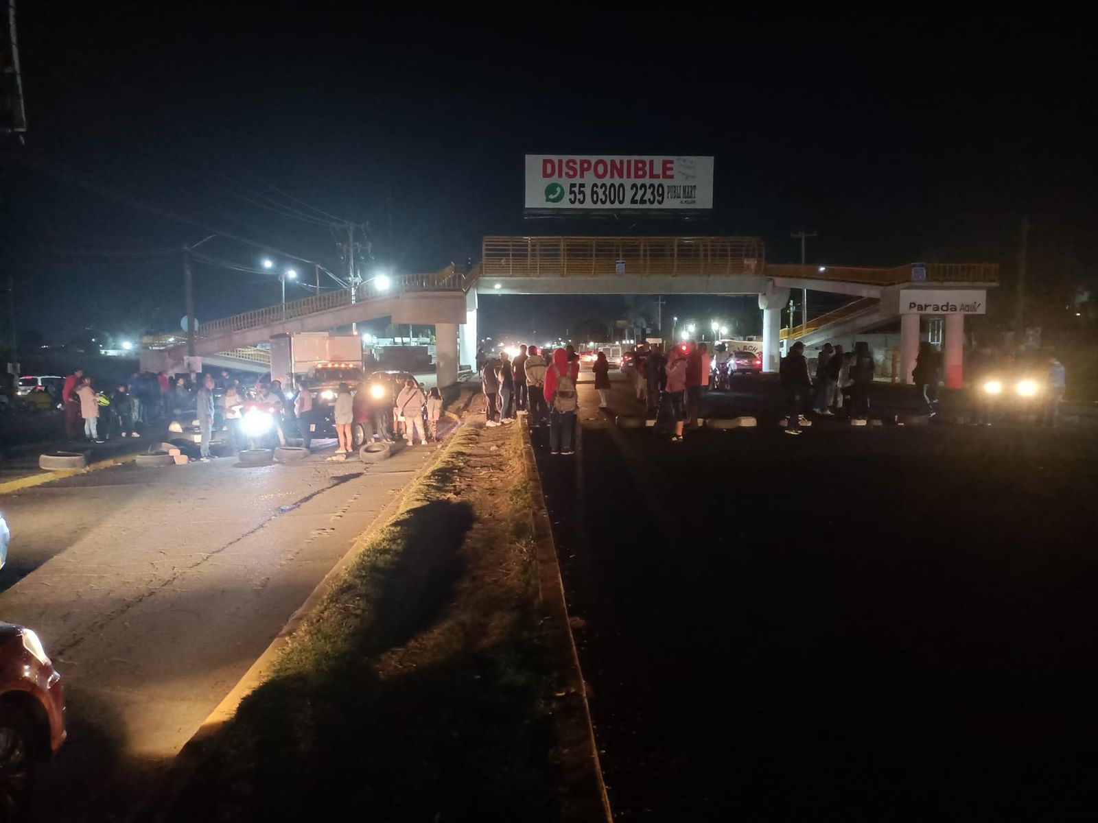 Vecinos bloquean carretera en Tizayuca y Zumpango