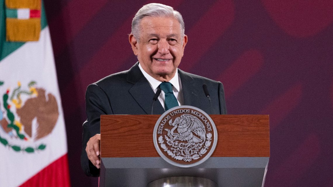López Obrador hizo un llamado a todos los mexicanos y latinoamericanos que viven en EU para no votar por Kennedy. Foto: La Jornada