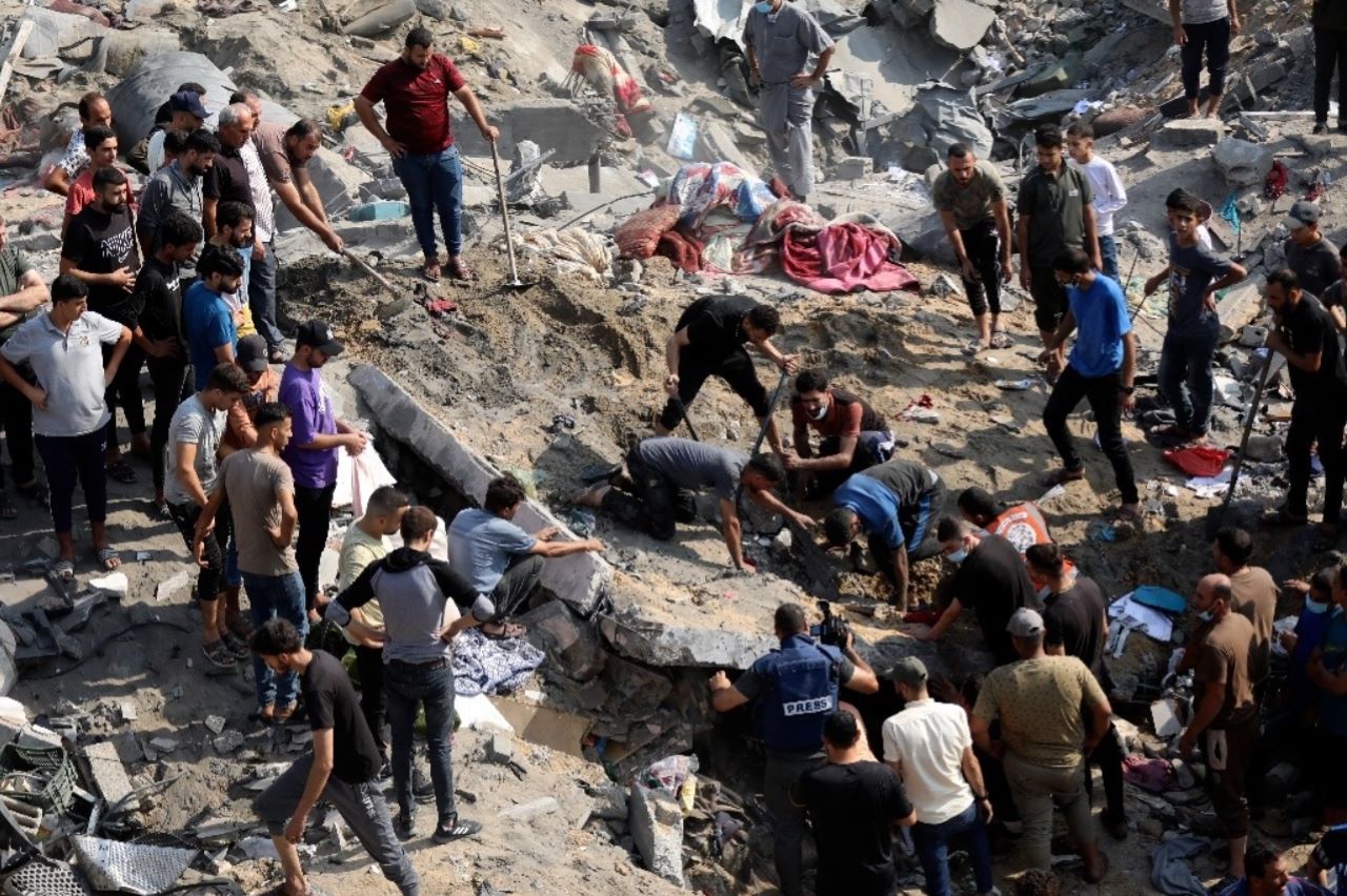Foto de escombros en el centro de refugiados de Jabaliya tras el bombardeo de Israel.